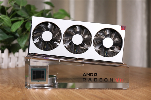 AMD 50周年紀念版Radeon VII曝光：激情紅
